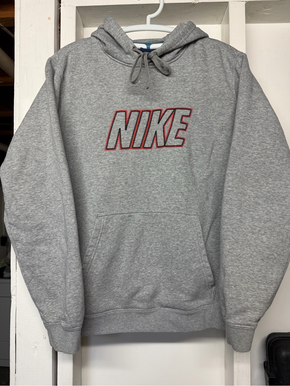 Nike Men’s Gray Stitched Logo Hoodie Sweatshirt Size Medium